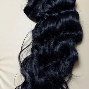 Luxurious Black Wavy Hair Extension